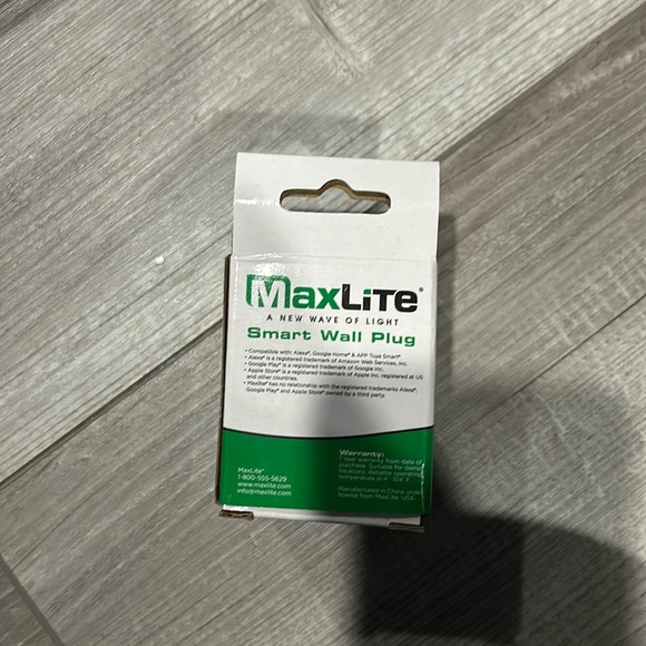 MaxLite Smart Wallplug - Picture 2 of 4